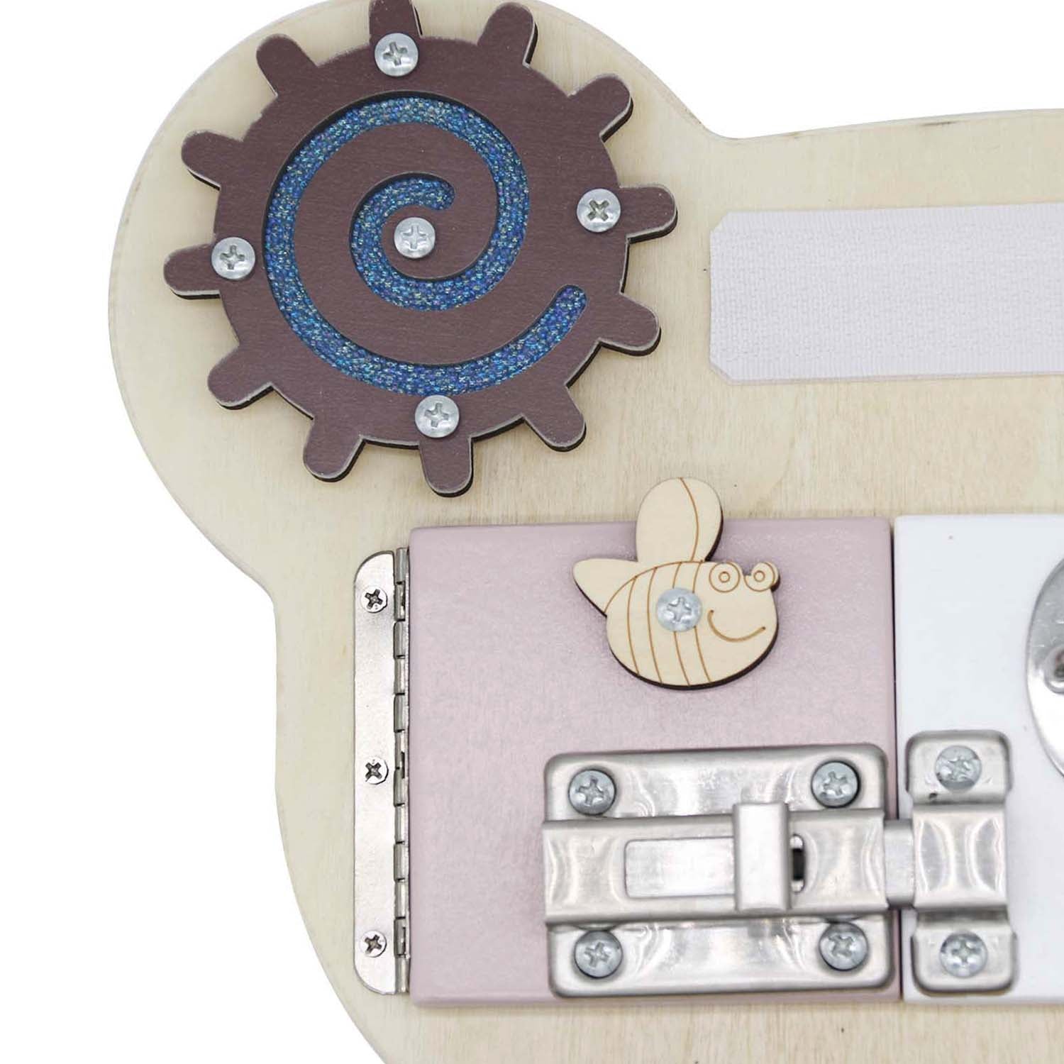 bizi-bord-meche-detski-montesori-ginger-home-daska-fina-motorika-30x39-W12D369-2 Дървен Бизи Борд Мече GINGER HOME, Монтесори Дъска за Фина Моторика, 30x39 см - Image 3