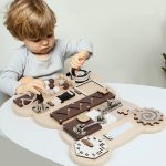 Дървен Бизи Борд Мече GINGER HOME, Монтесори Дъска за Фина Моторика, 30x39 см - Image 6