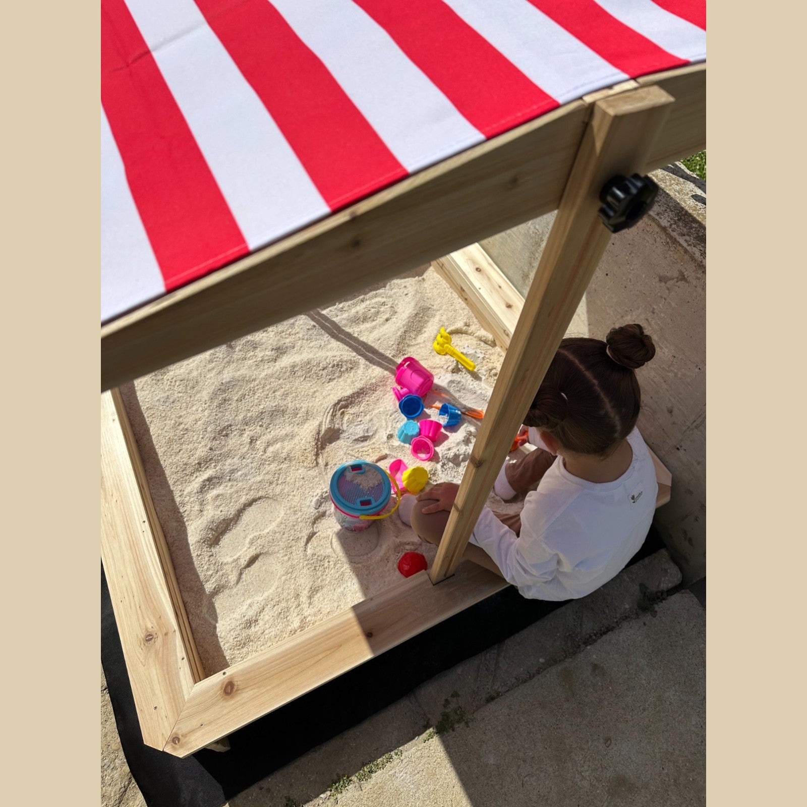 detksi-pyasachnik-ginger-home-reguliruem-pokriv-uv-zashtita-117x117x113-darven-igra-na-otkrito-C766-13 Детски Пясъчник GINGER HOME с Регулируем Покрив с UV Защита, 117x117x113 см, Дървен – Идеален за Игра на Открито - Image 6