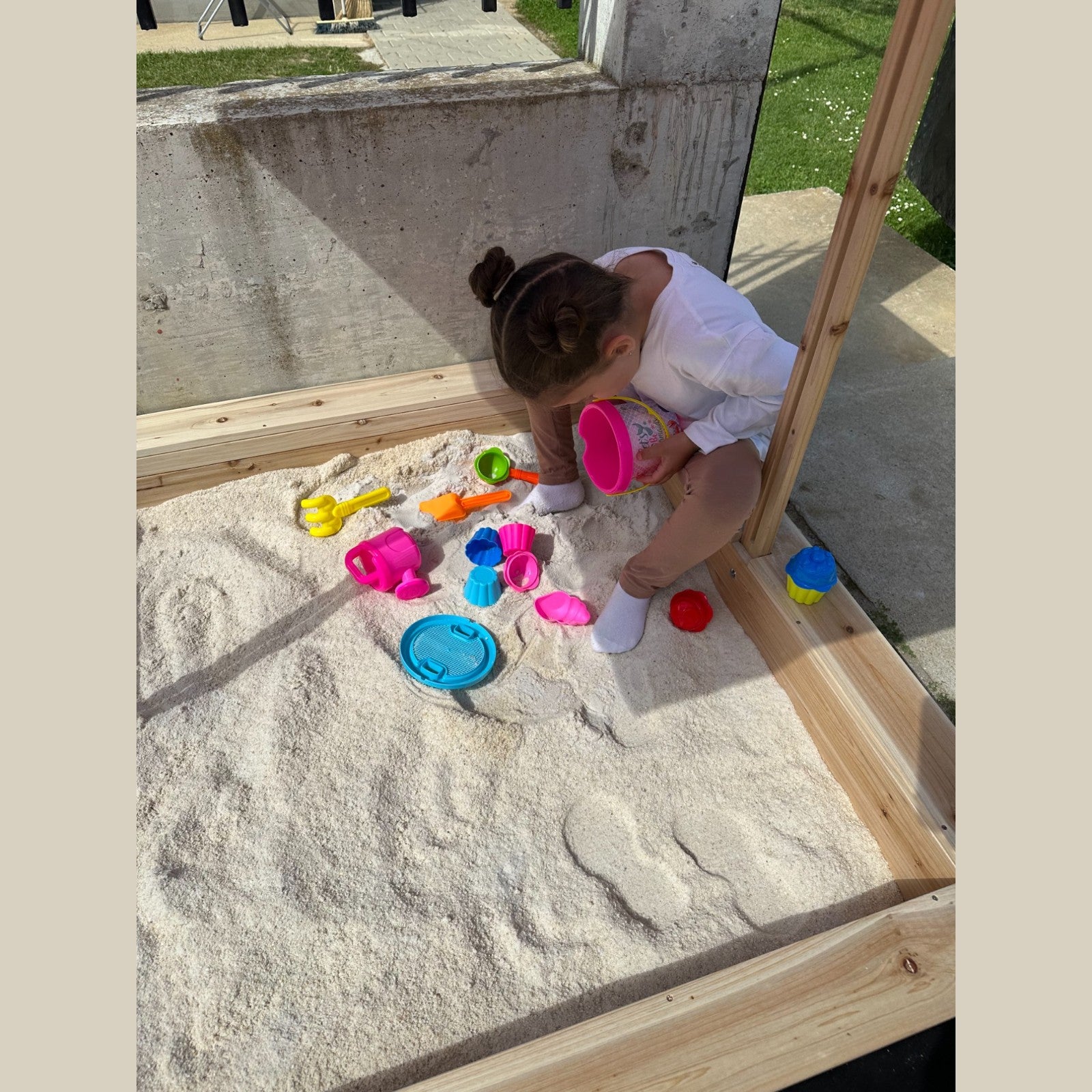 detksi-pyasachnik-ginger-home-reguliruem-pokriv-uv-zashtita-117x117x113-darven-igra-na-otkrito-C766-17 Детски Пясъчник GINGER HOME с Регулируем Покрив с UV Защита, 117x117x113 см, Дървен – Идеален за Игра на Открито - Image 21