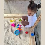 Детски Пясъчник GINGER HOME с Регулируем Покрив с UV Защита, 117x117x113 см, Дървен – Идеален за Игра на Открито - Image 4