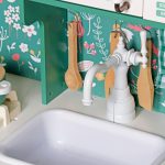 Детска Дървена Кухня GINGER HOME – Винтидж Стил с Електронни Котлони, Светлини, Звуци и Функционални Аксесоари, 91x31x90 см - Image 5