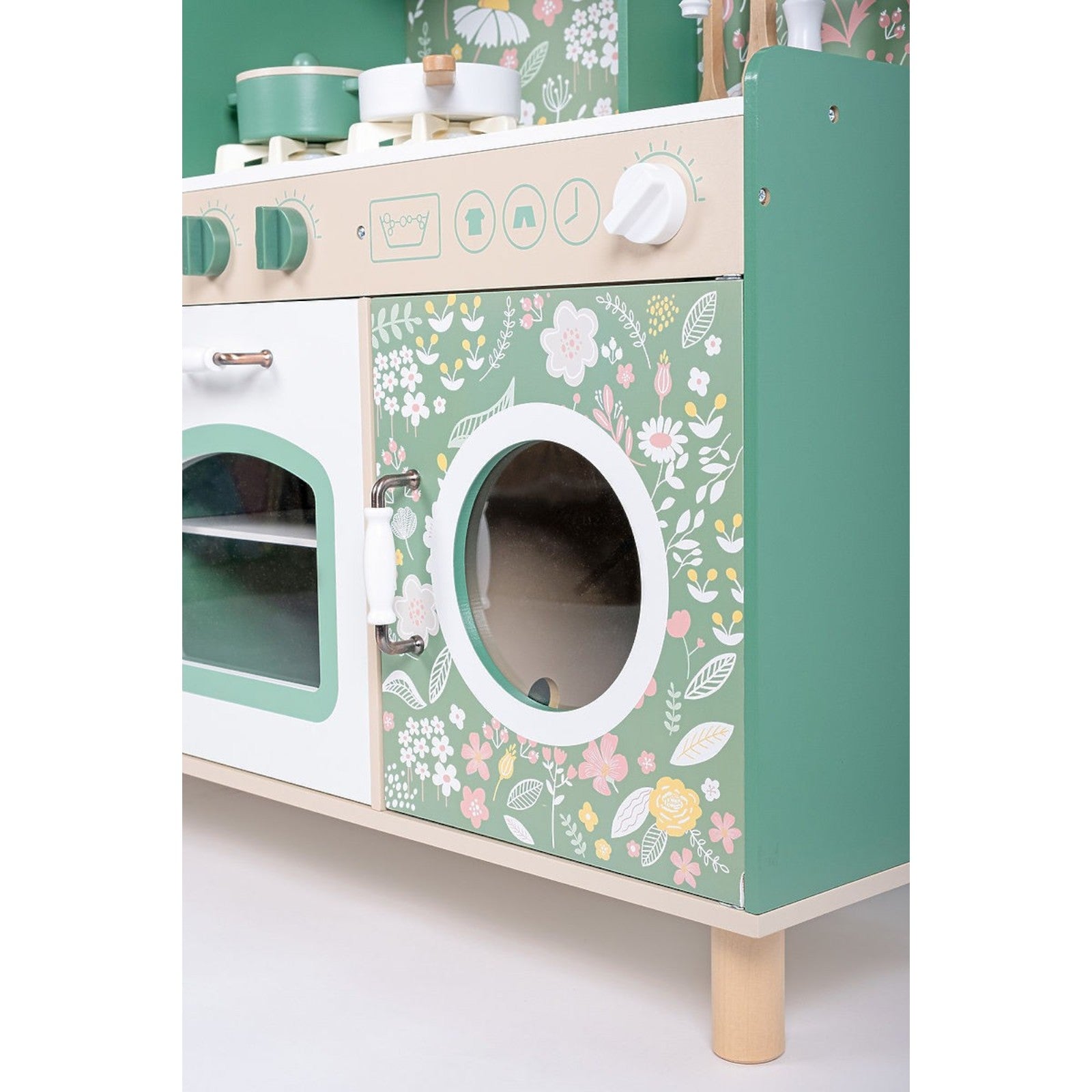 detska-darvena-kuhnya-ginger-home-vintidzh-stil-elektronni-kotloni-svetlini-zvutsi-aksesoari-91x31x90-W10C790B-6 Детска Дървена Кухня GINGER HOME – Винтидж Стил с Електронни Котлони, Светлини, Звуци и Функционални Аксесоари, 91x31x90 см - Image 7