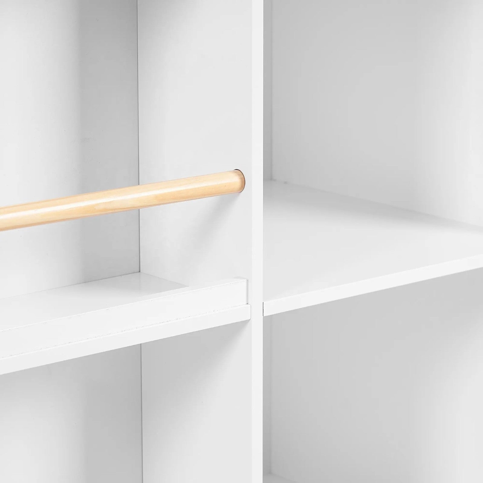 detska-etazherka-za-igrachki-i-knigi-ginger-home-bqla-TF6919-G-5_d2ed5a12-5f78-4e3c-b966-9483cf61b11c Детска Етажерка за Играчки и Книги GINGER HOME, Къща с Рафтoве и Дъска за Рисуване, Монтесори, Бяла, 72.5x40x95.8 см - Image 7