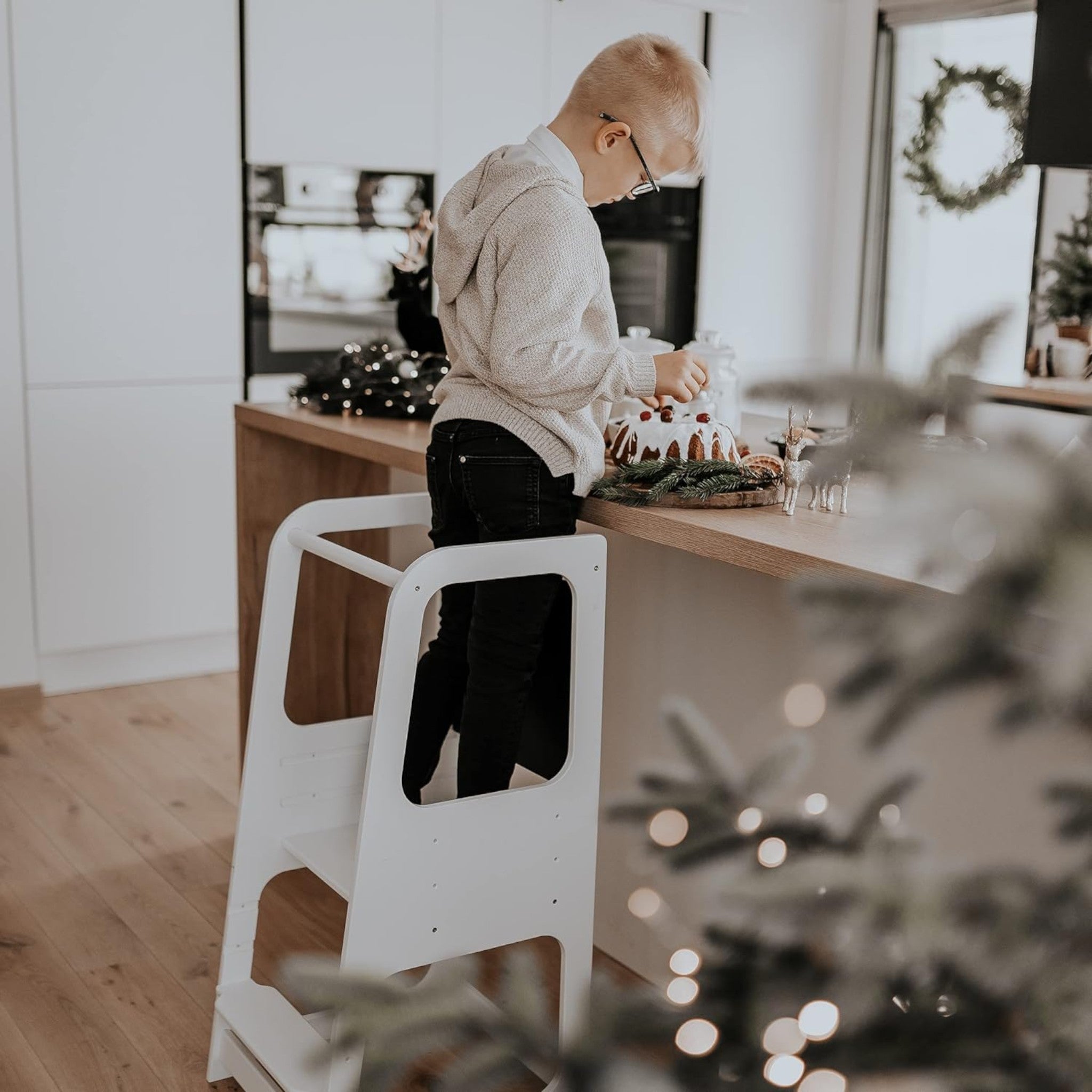 montesori-kula-ginger-home-obrazovatelno-stolche-s-cherna-daska-i-reguliruema-visochina-byala-za-deca-ot-1-4-godini-TF13071-9 Монтесори Кула GINGER HOME, Образователно Столче с Черна Дъска и Регулируема Височина, Бяла, за Деца от 1-4 години - Image 10