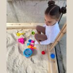 Детски Пясъчник GINGER HOME с Регулируем Покрив с UV Защита, 117x117x113 см, Дървен – Идеален за Игра на Открито - Image 4