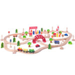 Дървен влак с релси, мост и гара, 90 части