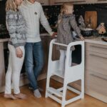 Монтесори Кула GINGER HOME, Образователно Столче с Черна Дъска и Регулируема Височина, Бяла, за Деца от 1-4 години - Image 8