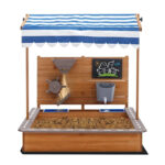 Детски Дървен Пясъчник GINGER HOME с Регулируем Покрив и Аксесоари – Пясъчна Мелница, Писта за Колички, 103x114x110 см