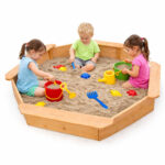 Детски дървен пясъчник GINGER HOME – 8-странен модел с 4 седалки, 134.5×134.5 см - Image 2