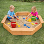 Детски дървен пясъчник GINGER HOME – 8-странен модел с 4 седалки, 134.5×134.5 см - Image 5