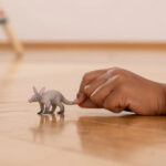 Фигурка Африкански тръбозъб, Schleich - Image 4