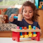 Melissa & Doug - Дървена игра с чукче - Image 4