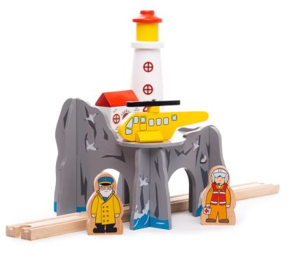 Дървен влаков тунел с фар