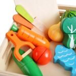 Дървени зеленчуци за рязане с дъска и аксесоари - 34 части - Kruzzel - Image 3